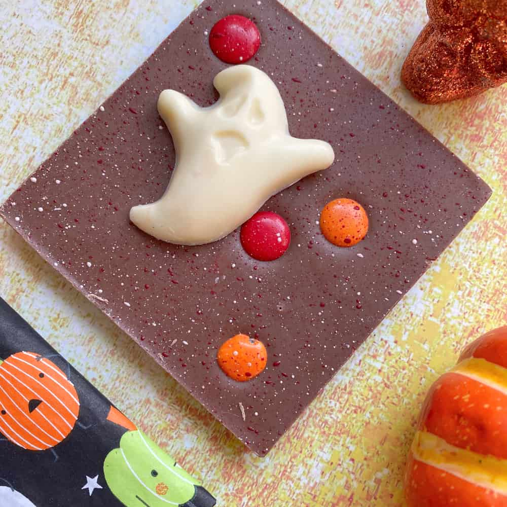 Our Ghost Bar includes red and orange coloured rainbow chocolate drops and is speckled with red and white cocoa butter.